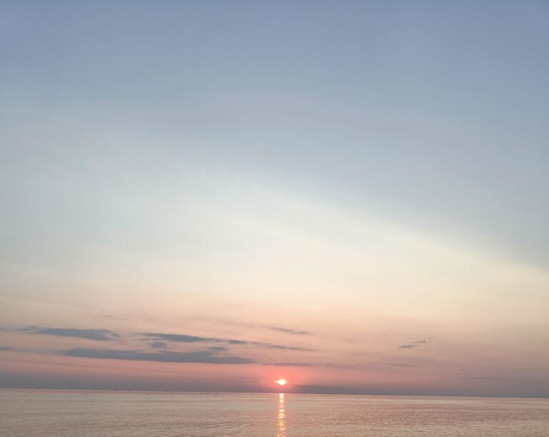 ontspanning burnout coach, stress verminderen op Blue Monday 2025 aan het strand