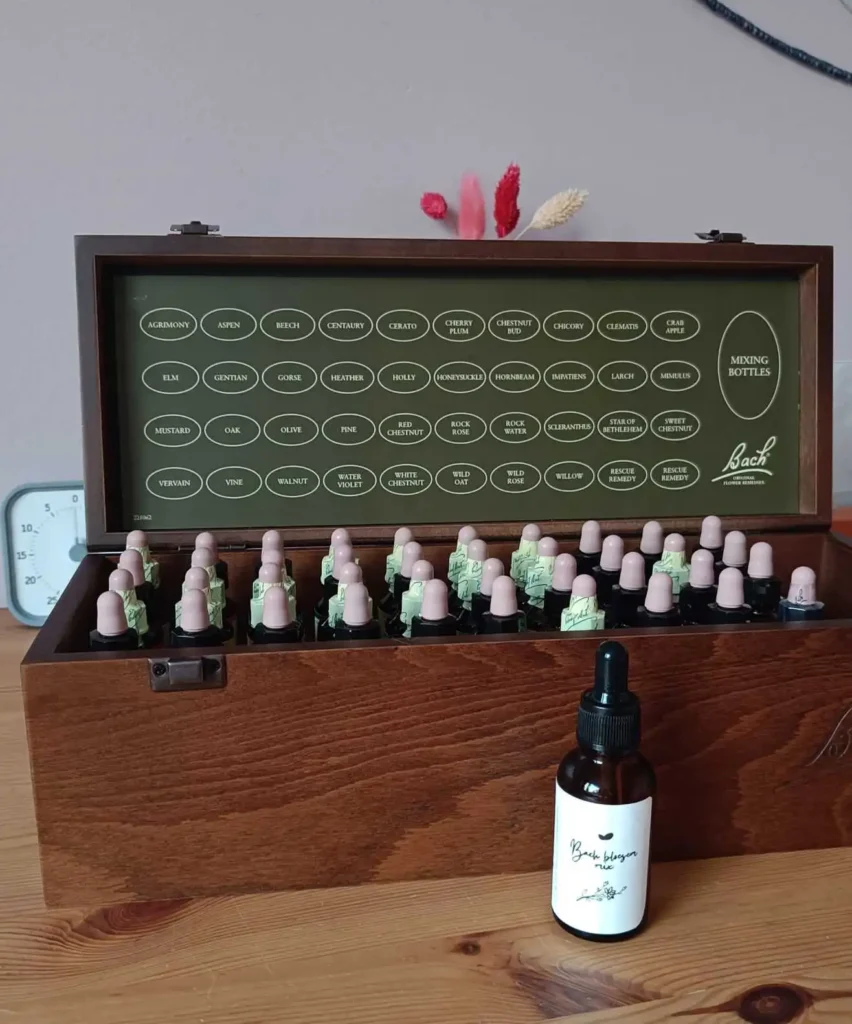 Bach bloesem remdie mix op maat tegen stress en paniek in Bergen NH
